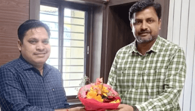 सिंगरौली: चितरंगी के नवागत एसडीएम सुरेश जादव ने संभाला पदभार, कर्मचारियों ने पुष्पगुच्छ देकर किया स्वागत
