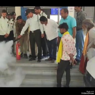 दावथ: दावथ अस्पताल स्कूल सहित कई जगहों पर अग्नि शमन विभाग के द्वारा जन जागरूकता अभियान चलाया गया।