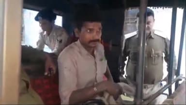 अररिया: फारबिसगंज के अलग-अलग स्थानों से शराब से संबंधित मामले में पुलिस ने दो लोगों को किया गिरफ्तार, न्यायालय में किया पेश