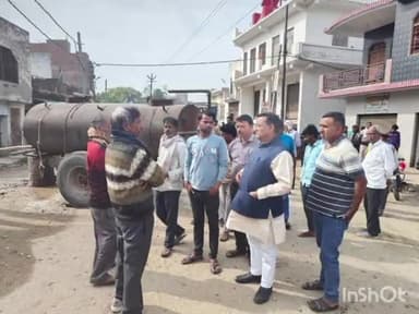 डिबाई: डिबाई के धर्मपुर में निर्माणधीन सीसी रोड का विधायक सीपी सिंह ने किया निरीक्षण, दिए आवश्यक निर्देश