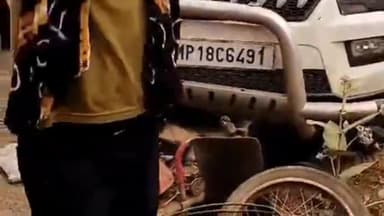 कोंडागांव: घोड़ागांव एनएच 30 में तेज रफ्तार कार ने बाइक को रौंदा, हादसे में बाइक सवार हुआ घायल