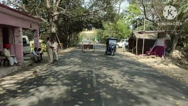 गुठनी: लोकसभा चुनाव को लेकर श्रीकलपुर चेकपोस्ट वाहनों का किया गया जाँच