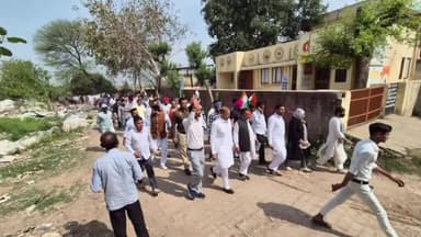 कालका: घर घर कांग्रेस हर घर कांग्रेस जनसम्पर्क अभियान के तहत विधायक प्रदीप चौधरी ने मढ़ावाला बाजार में जनसंपर्क किया