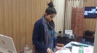 देहरादून: लोकसभा चुनाव की तैयारी को लेकर जिला अधिकारी सोनिका ने कहा सार्वजनिक व नीति प्रॉपर्टी से सभी राजनीतिक बैनर पोस्टर हटाए गए