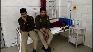 इटावा: जिला जेल में बंद अंडर ट्रायल कैदी गिरकर हुआ घायल, जिला अस्पताल में इलाज जारी