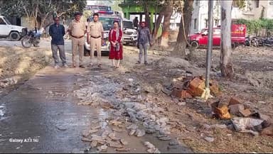 परिहार: परिहार थाना परिसर में दंडाधिकारी के समक्ष किया गया जब्त शराब का विनिष्टीकरण