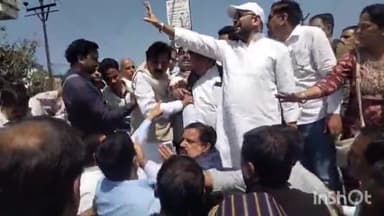 मुज़फ्फरनगर: सर्कुलर रोड पर प्रदर्शन कर रहे शिक्षकों के बीच पहुंचे चरथावल विधायक पंकज मलिक का शिक्षकों ने किया जमकर विरोध