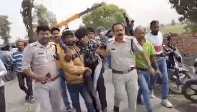 सिंगरौली: गजरहिया गांव में कोयला लोड ट्रक अनियंत्रित होकर पलटा, 8 घंटे के रेस्क्यू के बाद पुलिस ने चालक को सुरक्षित निकाला