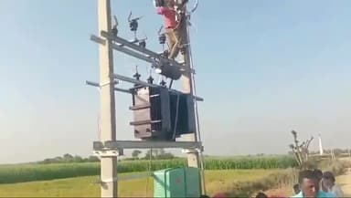 नरकटिया: जटवा 1220 में नए ट्रांसफॉर्मर से ग्रामीणों को वियुत आपूर्ति बहाल की गई,लो वोल्टेज की समस्या दूर हुई : SDO  राजीव मिश्रा