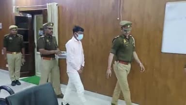 इटावा: यादव नगर चौराहे से अंतर्जनपदीय वांछित लुटेरे को तमंचा, कारतूस एवं नकदी सहित पुलिस ने किया गिरफ्तार, SSP ने किया खुलासा