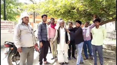 इटावा: मुकुन्दपुरा गांव के पास अज्ञात वाहन की टक्कर लगने से बाइक सवार व्यक्ति की हुई मौत, पुलिस ने शव का पोस्टमार्टम कराया