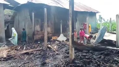 कस्बा: मलहरिया पंचायत के वार्ड नं 11 में आग लगने 6 परिवारों के घर जलकर हुए राख, ₹2 लाख नगद व ₹8 लाख की संपत्ति हुई नष्ट