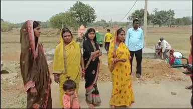 पीरटांड: बजटो में ग्रामीण कार्य विभाग की ओर से बन रहे मुख्य पथ के निर्माण कार्य का स्थानीय जनप्रतिनिधि और ग्रामीणों ने किया विरोध