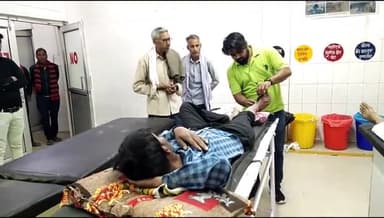 इटावा: ऊसराहार इलाके में दो बाइकों की टक्कर में मजदूर हुआ घायल, जिला अस्पताल में इलाज जारी