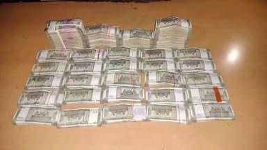 राजनांदगांव: शहर के पुराना गंज चौक में एमसीपी लगाकर वाहन चेकिंग के दौरान 28 लाख रुपए एक कार से किया गया जब्त