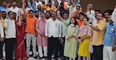 शहादा: आ. आमश्या पाडवी पदाचा राजीनामा द्यावा, नंदुरबार येथील अटल बिहारी वाजपेयी सभागृहात उद्धव ठाकरे गटाकडून निषेध