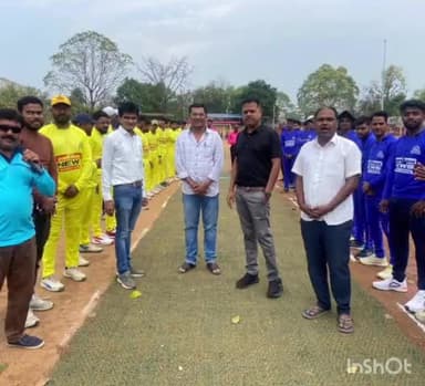 पिथौरा: पिथौरा के खेल मैदान में आयोजित चार दिवसीय क्रिकेट प्रतियोगिता का नगर पंचायत अध्यक्ष आत्माराम यादव ने किया शुभारंभ