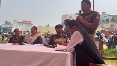 बिलारी: होली और रमजान को लेकर थाना परिसर में हुई शांति समिति की बैठक, एसडीएम मनी अरोड़ा और क्षेत्र अधिकारी राजेश कुमार रहे मौजूद