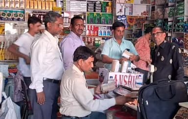 हमीरपुर: होली पर्व के मद्देनजर मिलावटी खाद्य एवं पेय पदार्थों की बिक्री पर खाद्य विभाग ने नमूने लेकर जांच को भेजे।