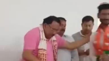 মাহমৰা: কেবিনেট মন্ত্ৰী যোগেন মহনৰ উপস্থিতিত মৰাণহাটত অৰ্দ্ধশতাধিক লোকৰ বিজেপি দলত যোগদান