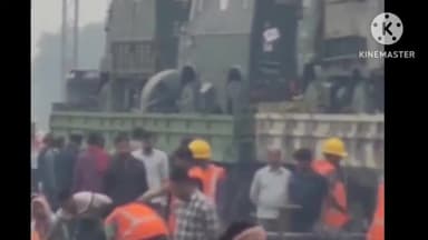 बगहा: बगहा में मिलिट्री स्पेशल ओडीसी ट्रेन डिरेल ,लोड शिफ्टिंग के कारण 2 बोगी रेलवे ट्रैक से नीचे उतरी थी