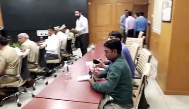 पंचकूला: पंचकूला के डायल 112 के सभागार में हरियाणा राज्य नारकोटिक्स कंट्रोल ब्यूरो के प्रमुख अतिरिक्त पुलिस महानिदेशक ने ली बैठक