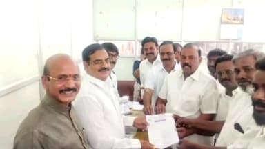 விருத்தாசலம்: கடலூர் நாடாளுமன்ற தொகுதியில் காங். முன்னாள் மாநில தலைவர் KS அழகிரி போட்டியிட சத்தியமூர்த்தி பவனில் MLA விருப்ப மனு தாக்கல்