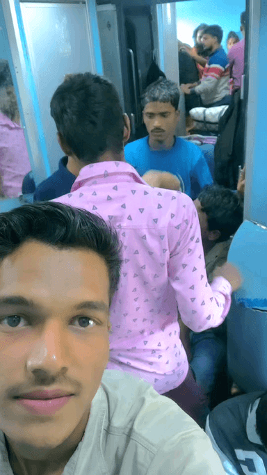 बहुत दिन से बैन था खबर अब होई गर्दा "जनरल डब्बा जैसा हाल हुआ Sl,AC का वाह क्या बात है? #buxar #train #suffer