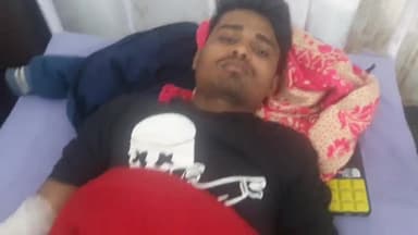 रामपुर: चाकू चौराहे के निकट चार पहिया वाहन ने मोटरसाइकिल को मारी टक्कर, घायल हुए तीन युवक ज़िला अस्पताल में भर्ती