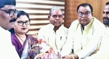 गोमिया: मुरुबंदा,पुर्ब बिधायक बबिता देवी रांची स्थित राज्य पिछड़ा वर्ग आयोग के कार्यालय पहुची,