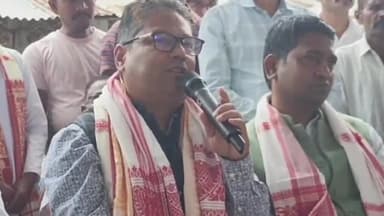 সোণাৰি: চৰাইদেউত নিৰ্বাচনী সভাত অংশগ্ৰহণ কৰি ৰাইজৰ আশীৰ্বাদ বিচাৰি ভোটদানৰ আহ্বান সাংসদ তপন কুমাৰ গগৈৰ