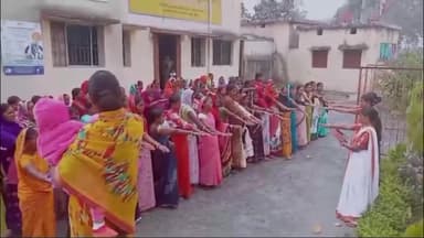 पीरटांड: लोकसभा चुनाव को लेकर स्वीप कार्यक्रम के तहत गुरुवार को बनखारो क्लस्टर में मतदाता जागरूकता अभियान चलाया गया।