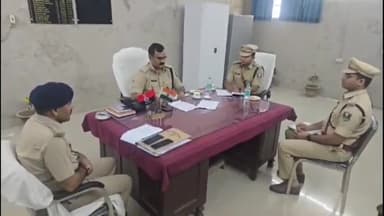 अररिया: पुलिस लाइन में  DIG ने लोकसभा चुनाव की तैयारी को लेकर अधिकारियों के साथ की बैठक, दिए कई निर्देश