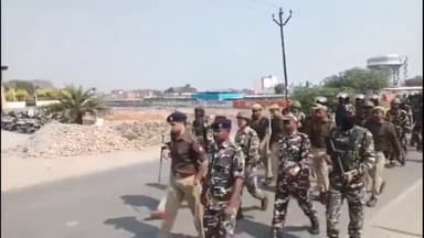 कोल: लोकसभा चुनावों को लेकर SP सिटी ने केंद्रीय अर्धसैनिक बल के साथ शहर में किया पैदल मार्च, निर्भीक होकर मतदान करने की अपील