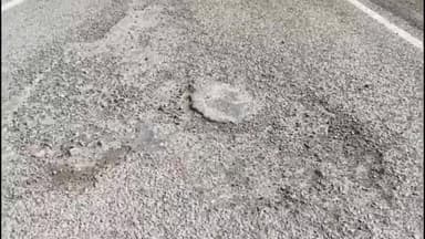 मोहनिया: भभुआ चैनपुर पथ से कूड़ासन तक बनी सवा दो किलोमीटर की सड़क महज डेढ़ साल में ही टूटी , ग्रामीणों ने डीएम से लगाई गुहार