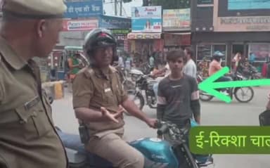 सुल्तानपुर: नाबालिग बच्चों के हाथों शहर की सड़कों पर खतरे के बीच दौड़ रहीं जिंदगियां, सुलतानपुर में यातायात निरीक्षक ने पकड़ा नाबालिग
