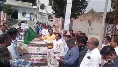 सवाई माधोपुर: आलनपुर में मतदाता जागरूकता अभियान को लेकर सीएमएचओ कार्यालय से निकाली गई रैली