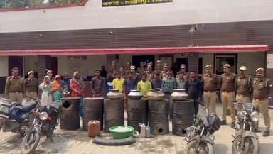 मोहम्मदी: साहबगंज गांव में आबकारी टीम ने 400 लीटर अवैध कच्ची शराब एवं 15000 किलोग्राम लहन नष्ट कर 13 लोगों को किया गिरफ्तार