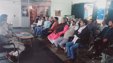 कांके: रांची स्थित खेल गांव थाना में थाना प्रभारी की अध्यक्षता में शांति समिति की हुई बैठक