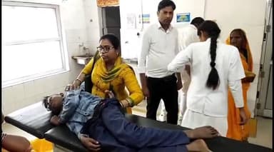 इटावा: लखना में लेंटर का हिस्सा गिरने से पिता-पुत्री समेत 3 लोग घायल, सभी जिला अस्पताल में भर्ती