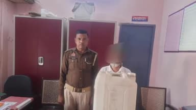 रामपुर: बड़ागांव अड्डे से थाना सैफनी पुलिस ने 20 लीटर नाजायज शराब खाम के साथ एक अभियुक्त को किया गिरफ्तार