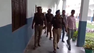 सवायजपुर: चुनाव में अर्धसैनिक बल और पुलिसकर्मियों के ठहरने की व्यवस्थाओं का सवायजपुर और हरपालपुर पहुंच कर एसपी ने लिया जायजा