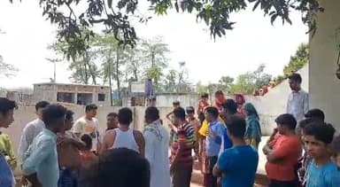 सुपौल: डकही घाट वार्ड नंबर 5 में आपसी विवाद को लेकर छोटे भाई ने बड़े भाई के घर का तोड़ा ताला थाना में आवेदन दे करने की न्याय की