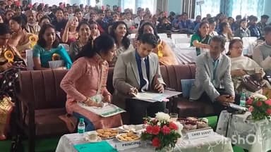 मंडी: वल्लभ कॉलेज मंडी के वार्षिक पारितोषिक वितरण समारोह में उपायुक्त अपूर्व देवगन ने किया मेधावियों का सम्मान