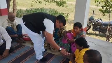 असहाय वंचित वृद्ध एवम दिव्यांग के लिए  जीवन समर्पित
 जिनका कोई नही उनको साथ देने का हरसंभव प्रयास
जरूरतमंदों संग होली की सामग्री खुशियां साझा की।दिव्यांग जोगी मांझी,शांति देवी, नेत्रहीन महेश महतो,बेबी देवी!कुमार सुदर्शन सिंह