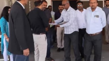 गुनौर: कलेक्टर कार्यालय में इलेक्ट्रॉनिक वोटिंग मशीन का प्रथम रेंडमाइजेशन हुआ संपन्न