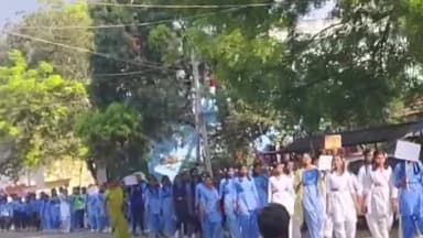 सुकमा: तोंगपाल में स्कूली बच्चों ने चलाया स्विप कार्यक्रम रैली निकालकर मतदाताओं को किया