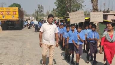 सुकमा: दोरनापाल में स्वीप कार्यक्रम के तहत स्कूली बच्चों के द्वारा चलाया गया मतदाता जागरूकता अभियान