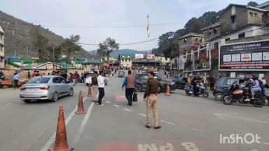 मंडी: होली पर्व को लेकर मंडी शहर से गुजरे 12 हज़ार से अधिक वाहन, डीएसपी हेडक्वार्टर देवराज ने यातायात को किया सुचारू