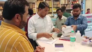 राजनांदगांव: शहर के विभिन्न मिष्ठान भंडारों में खाद्य सुरक्षा विभाग द्वारा दी गई दबिश, मिठाइयों के लिए गए सैंपल